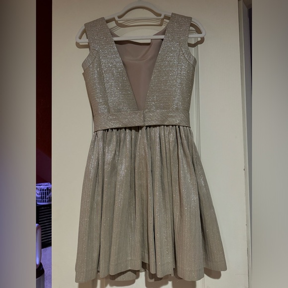 NWT Anthropologie Contrarian NY Gold Cocktail Dress Deep Back V size 0 - Picture 2 of 4